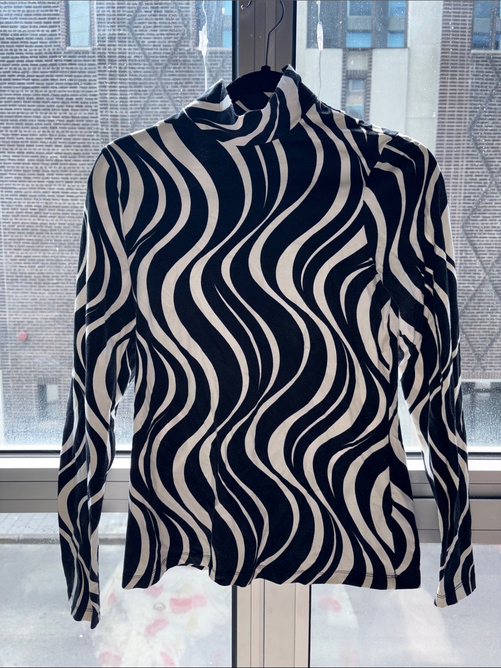 Black & White Wavy Print Mock Neck Top